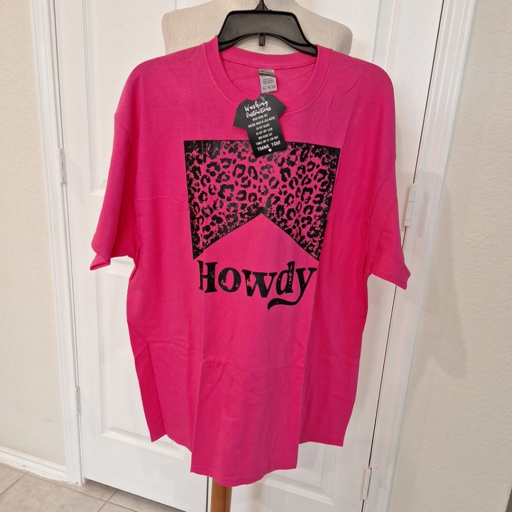 Gildan 100% Cotton Tee Pink Graphic T-Shirt HOWDY On Front
